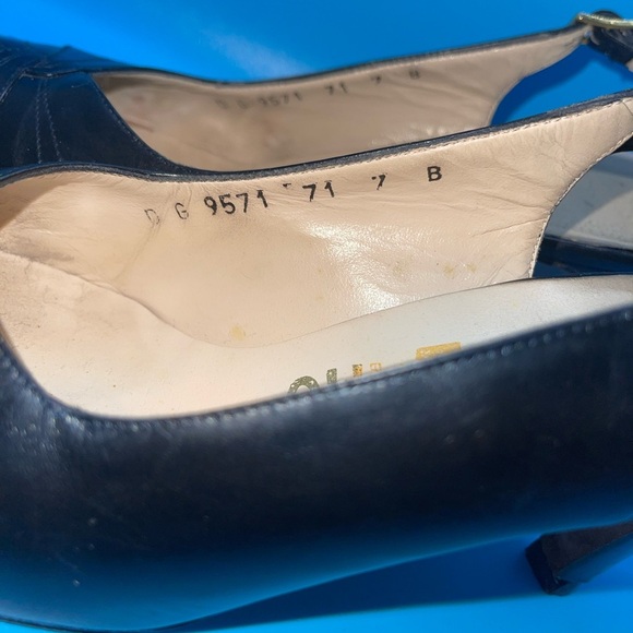 Vintage Salvatore Ferragamo Black Slingback Heels - Picture 4 of 10